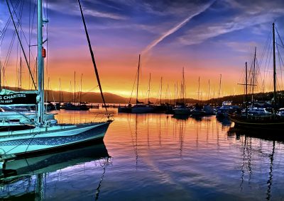 Segelboote im Hafen bei Sonnenuntergang – Reiseimpression mit Tourguide Peter Kirsten und Reload Südafrika Reisen
