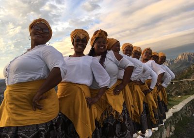 Südafrikanische Frauen in traditioneller Kleidung – kulturelle Erlebnisse mit Reload Südafrika Reisen und Tourguide Peter Kirsten